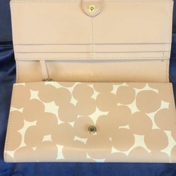 Kate Spade New York Putnam Drive Splodge Cyra Dot Large Flap Wallet - Picture 4 of 12